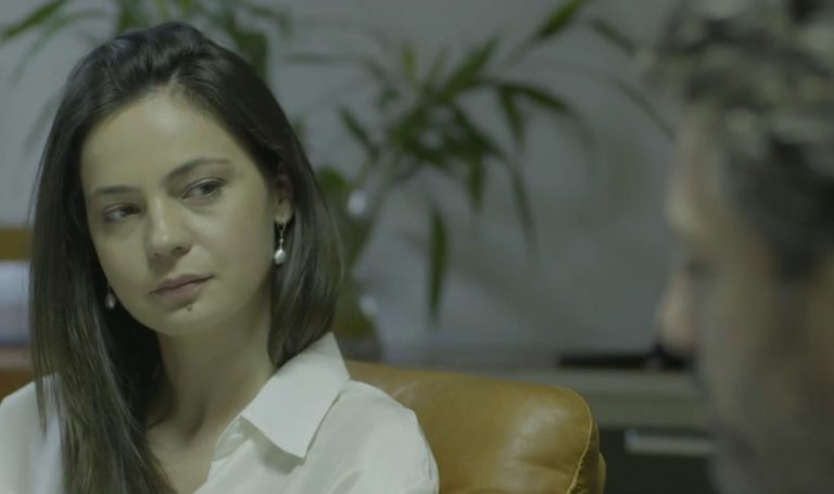 Maria Dinulescu, micuţa corporatistă. Far from Here intră în cinema (VIDEO)