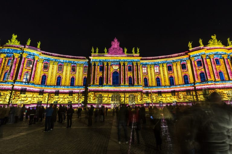 Începe SPOTLIGHT – Festivalul Internațional al Luminii. Unde și ce vedem în București