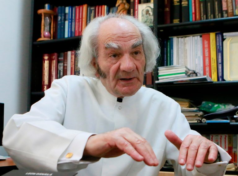 Leon Dănăilă: “În operaţiile complicate, îmi făceam semnul crucii cu limba, pentru că nu ai voie să foloseşti mâinile, e mediu steril!”