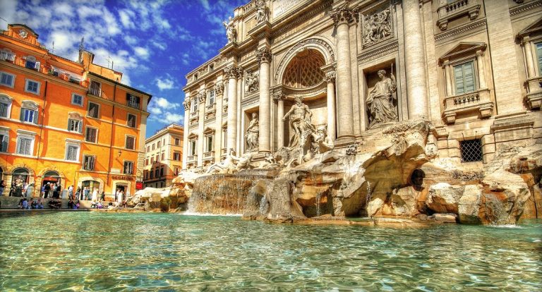 Comoara din Fontana di Trevi. 1,5 milioane de dolari în monede au fost aruncate anul trecut în celebra fântână
