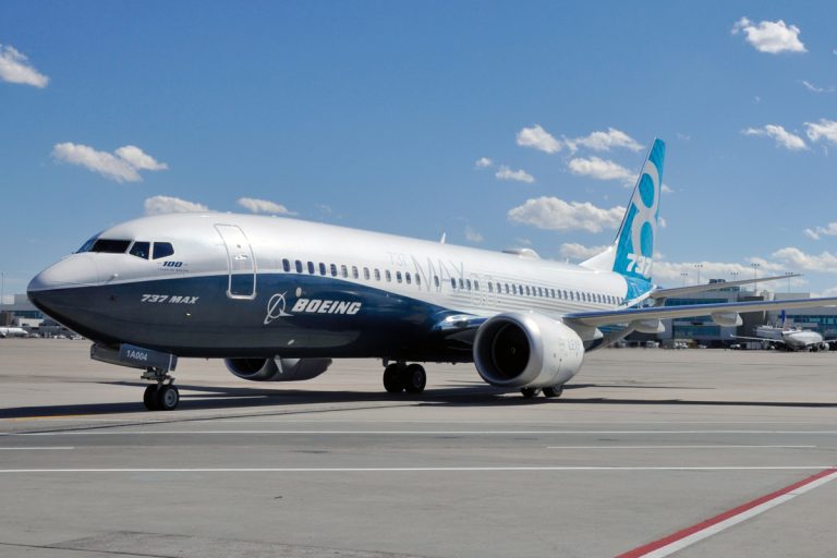 Blue Air și-ar putea DUBLA flota. Compania ar putea cumpăra 20 de aparate Boeing 737 Max