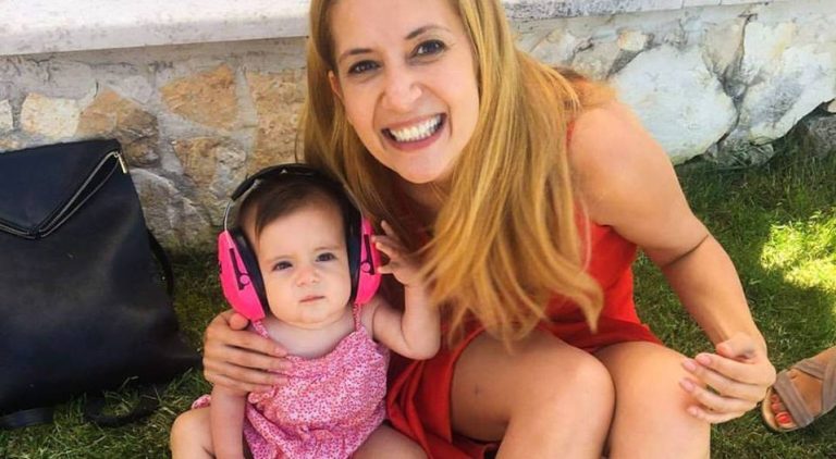 Amalia Enache are o dulceață de copil. Toată lumea la TIFF fermecată de micuța ALMA