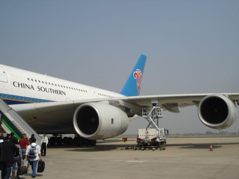 A aruncat câteva monede în motorul unui avion, la îmbarcare. Ce a urmat…