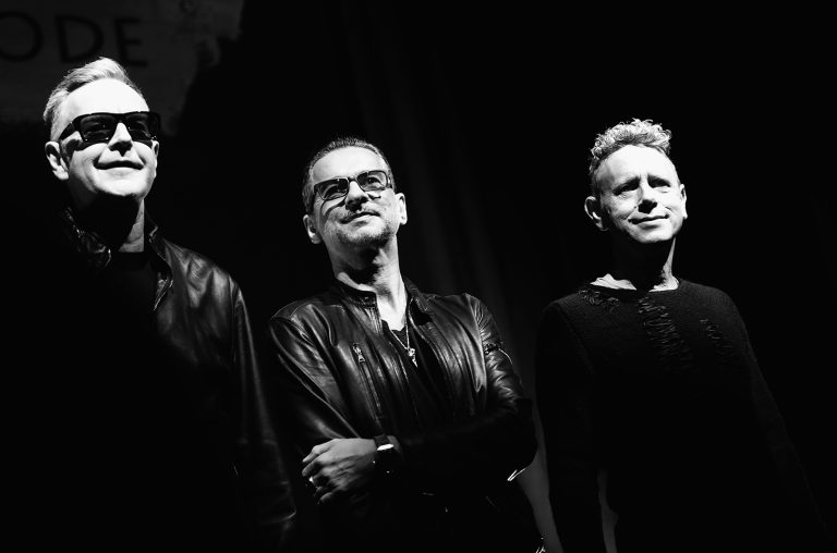 Depeche Mode a lansat videoclipul piesei ”Going Backwards” (VIDEO)