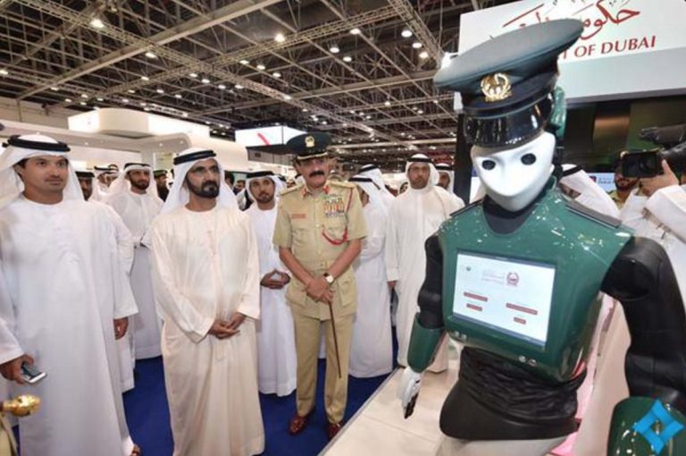Polițist-robot în Dubai. Până în 2030, 25% dintre polițiști vor fi înlocuiți de roboți