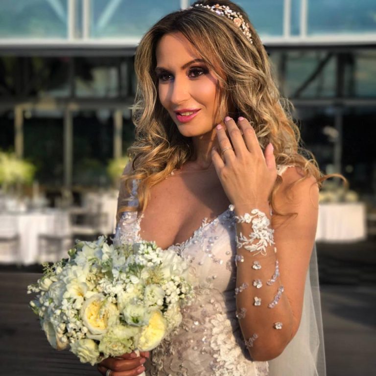 Crina Abrudan, mireasă. Fosta prezentatoare Antena 1, SUPERBA într-o rochie cu cristale Swarowski (ARHIVA FOTO)