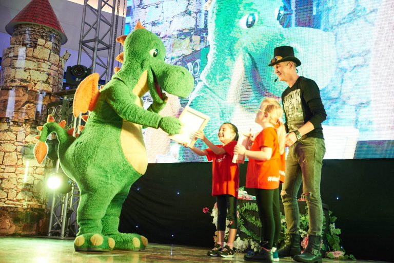 Sunny, dragonul de la Sun Plaza, lansează prima sa carte