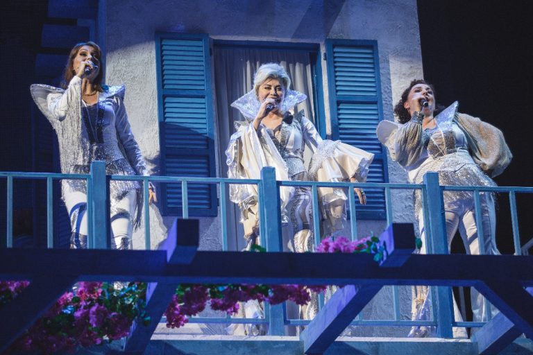 MAMMA MIA, ultimul spectacol din acest an, la București. Bilete la preț redus