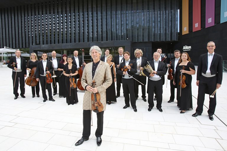 Concurs BEST OF VIENNA. Câștigă o invitație dublă la concertul JOHAN STRAUSS ENSEMBLE & Russell Mc Gregor